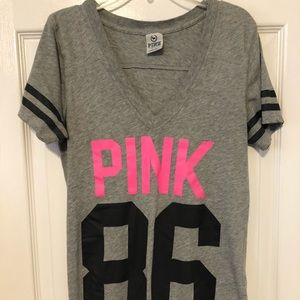 ⬇️Price Drop⬇️VS PINK T-shirt